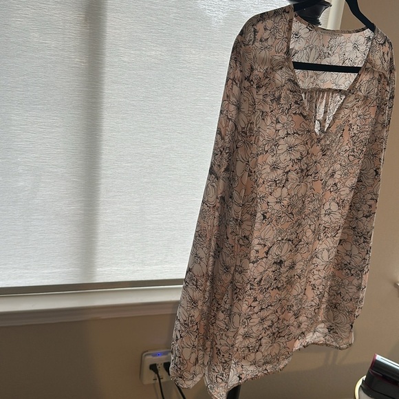 Violet & Claire pink, floral, long sleeve blouse- size 1X - Picture 5 of 9